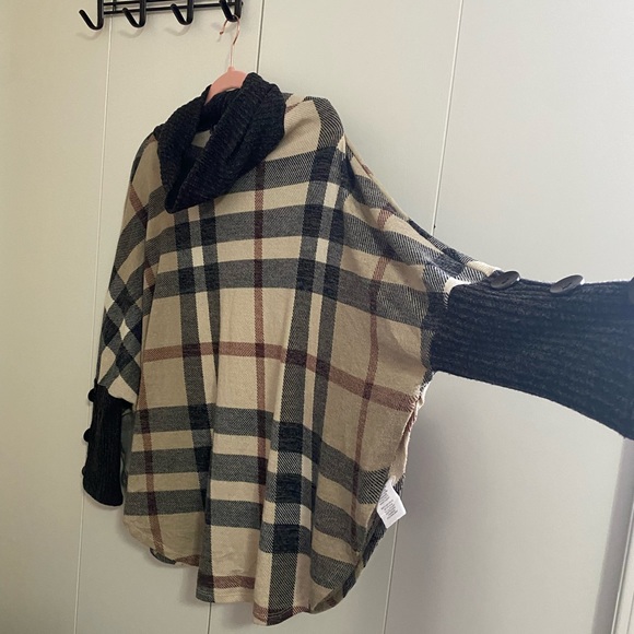 Checkered poncho - Picture 2 of 4
